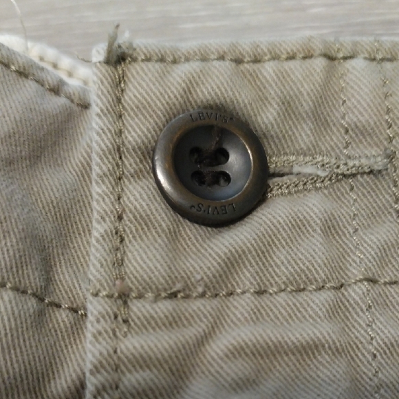 Levi's Men's Khaki Cargo Shorts - Picture 12 of 13